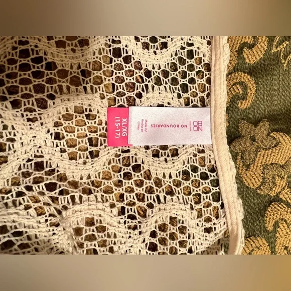 No Boundaries Crochet Lace Top (New with tags) - Picture 3 of 3